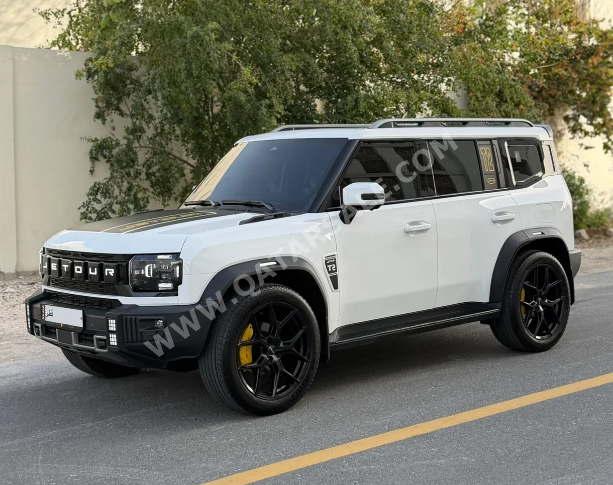 جيتور  تي 2  لكجري بلس  2025  اوتوماتيك  10,000 كم  4 سلندر  دفع رباعي  اس يو في  أبيض  تحت الضمان