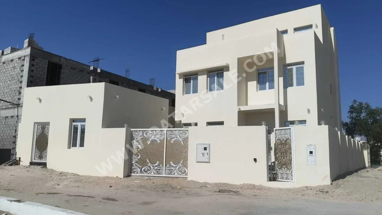 Family Residential  - Not Furnished  - Umm Salal  - 6 Bedrooms
