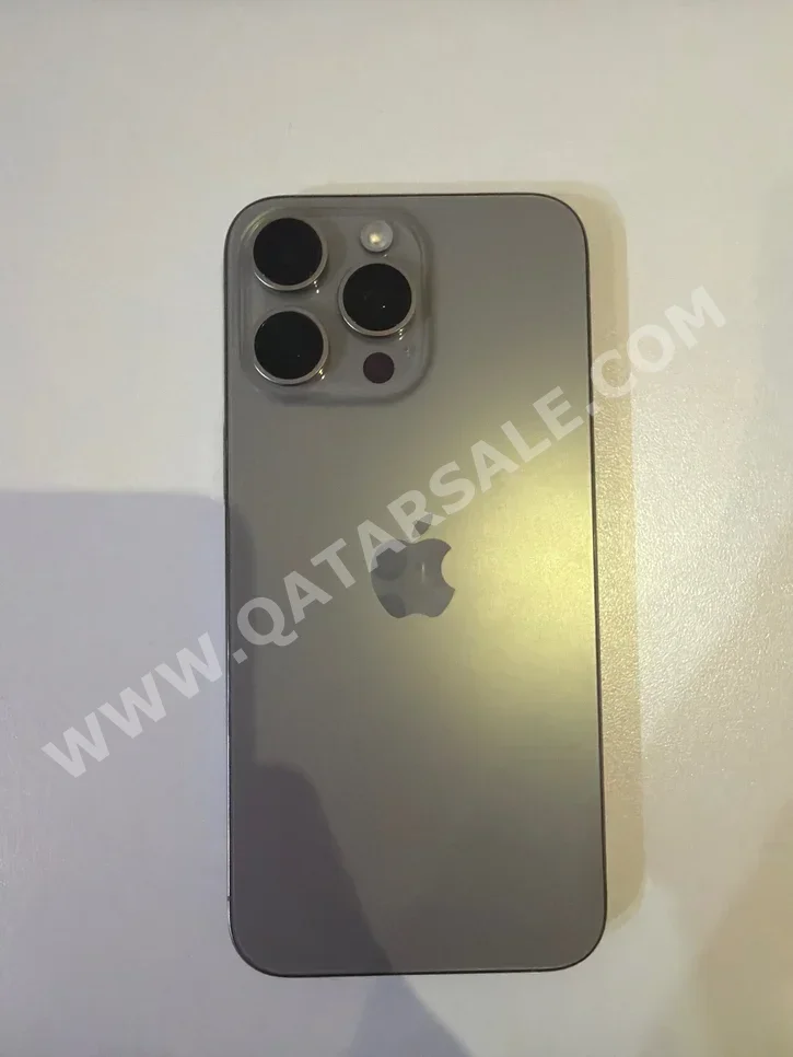 هواتف نقالة ابل  - ايفون 15  - برو ماكس  - تيتانيوم طبيعي  - 256 جيجابايت