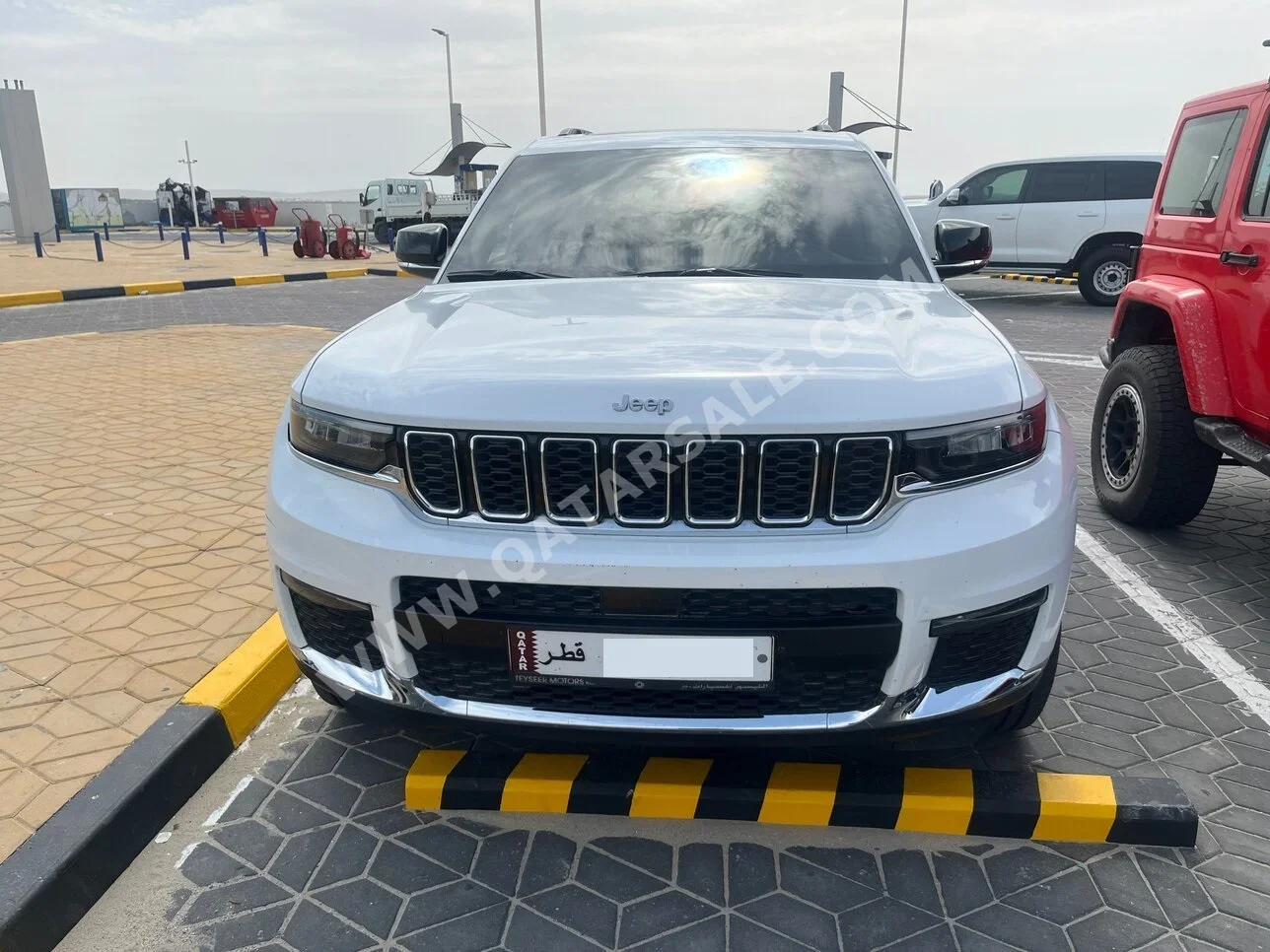 Jeep  Grand Cherokee  Limited Edition  2022  Automatic  54,000 Km  6 Cylinder  Four Wheel Drive (4WD)  SUV  White  With Warranty