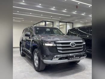 Toyota  Land Cruiser  GXR  2024  Automatic  15,000 Km  6 Cylinder  Four Wheel Drive (4WD)  SUV  Gray  With Warranty