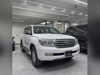 Toyota  Land Cruiser  GXR  2010  Automatic  624,000 Km  8 Cylinder  Four Wheel Drive (4WD)  SUV  White