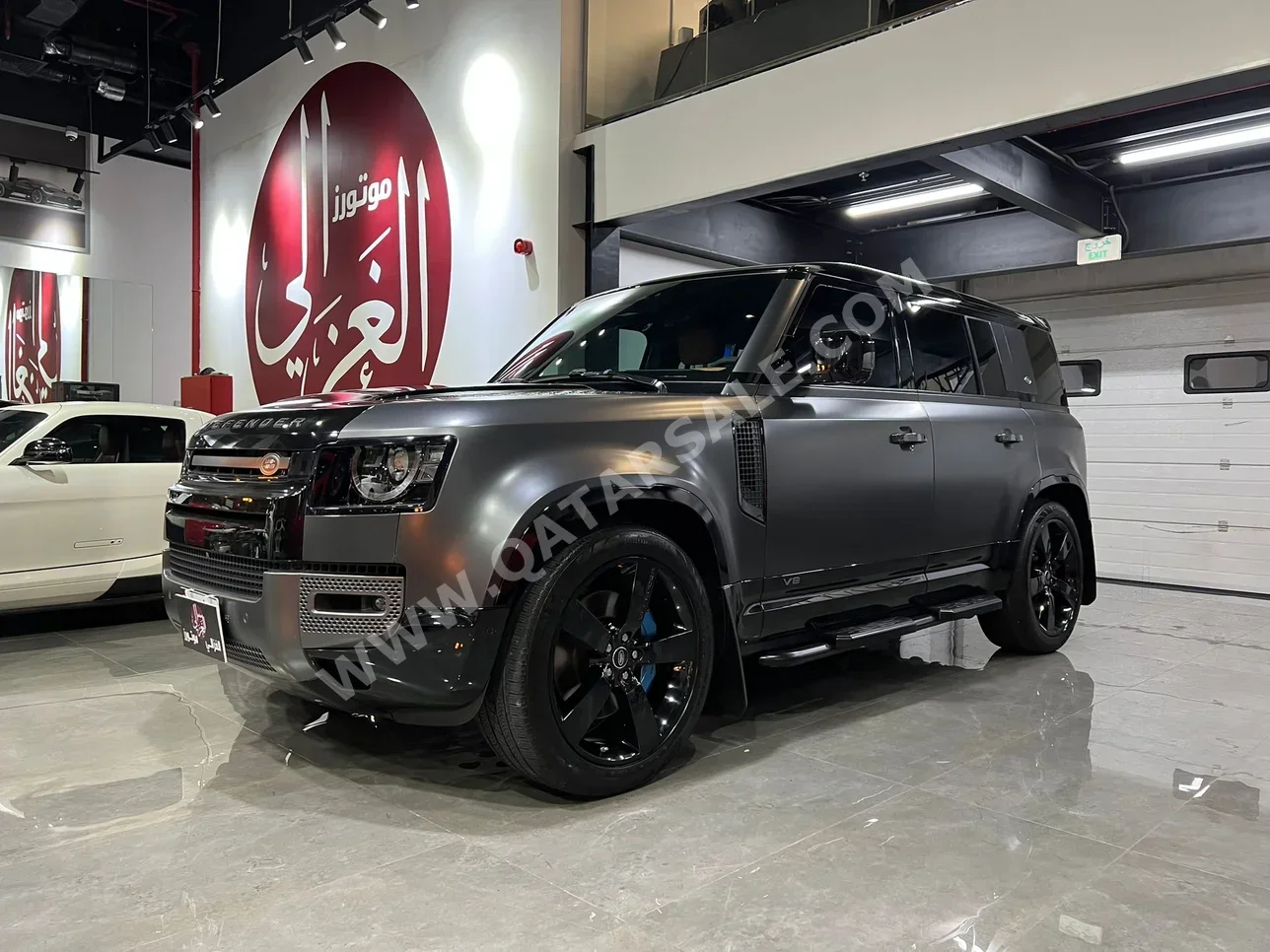 لاند روفر  ديفيندر  110  2022  اوتوماتيك  84,000 كم  8 سلندر  دفع رباعي  اس يو في  رمادي مطفي