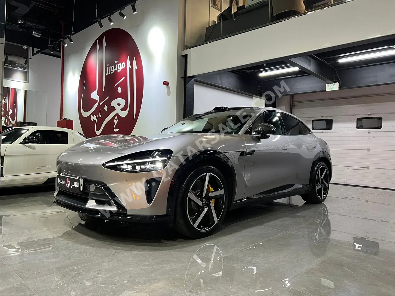 شاومي  واي يو 7  ماكس  2025  اوتوماتيك  0 كم  0 سلندر  دفع رباعي  سيدان  رمادي