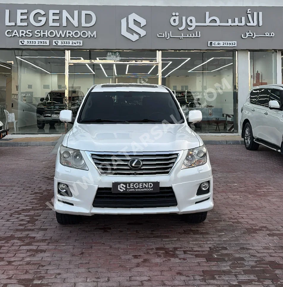 لكزس ال اكس 570 2011 اوتوماتيك 368,000 كم 8 سلندر دفع رباعي اس يو في أبيض