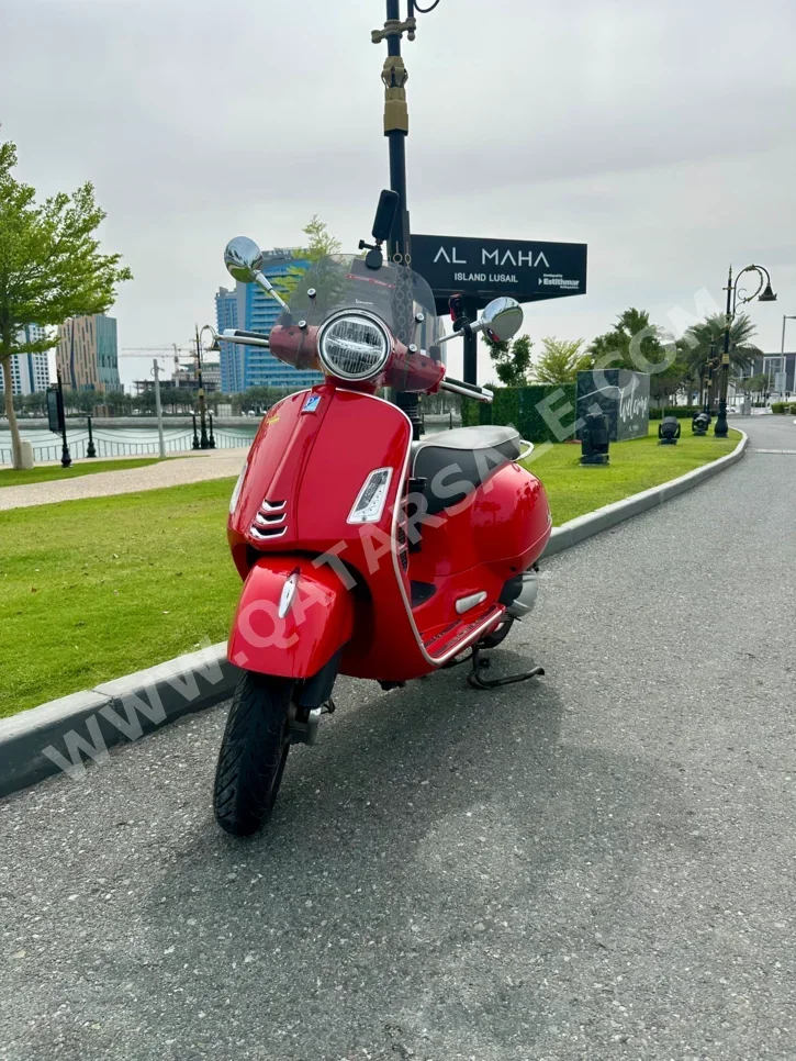 فيسبا  جي تي اس سوبر 300 -  2022 - اللون احمر