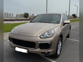Porsche  Cayenne  2016  Automatic  150,000 Km  6 Cylinder  Four Wheel Drive (4WD)  SUV  Gold