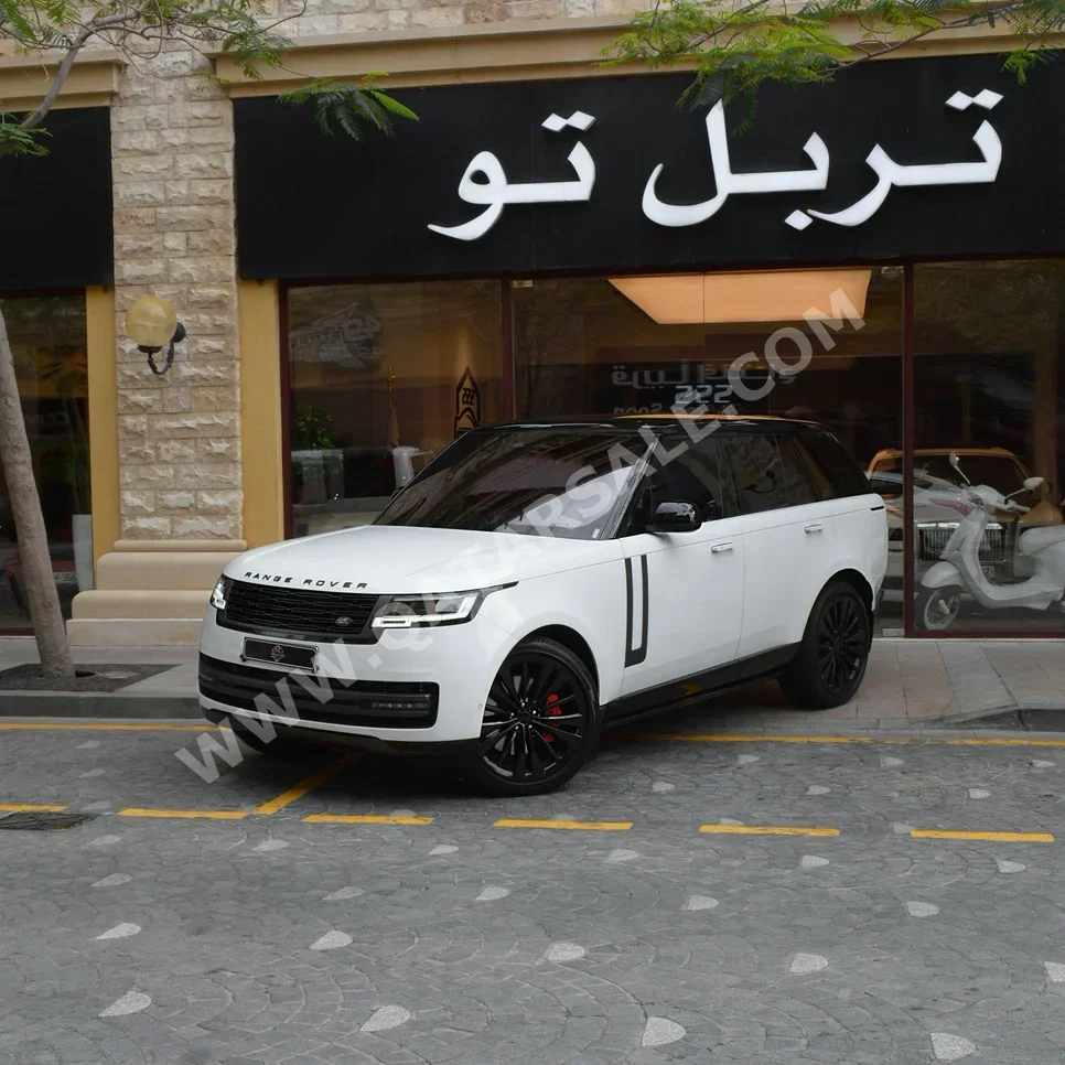 لاند روفر  رنج روفر  فوج اتش اس اي  2022  اوتوماتيك  74,930 كم  8 سلندر  دفع رباعي  اس يو في  أبيض