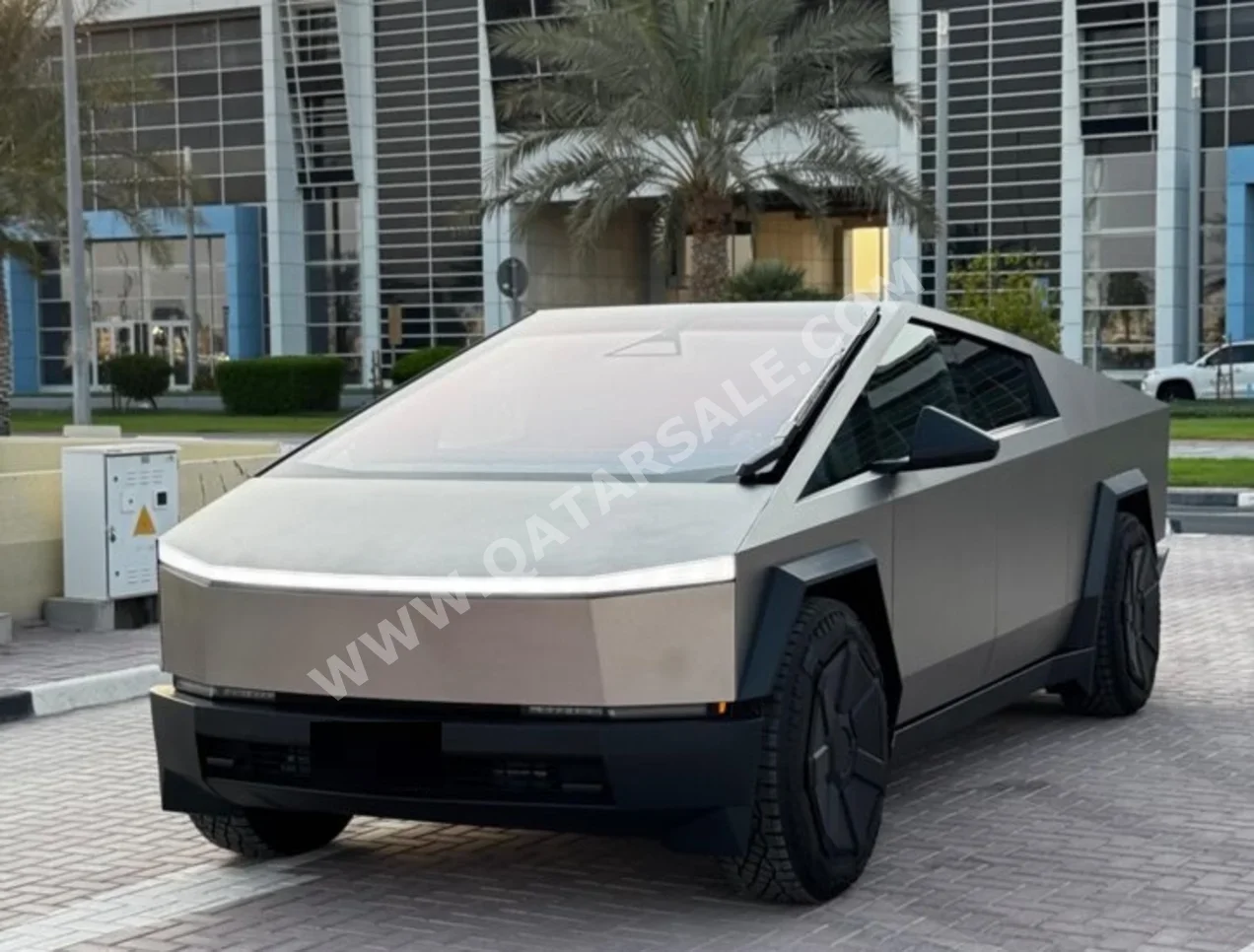 تسلا  سايبر بيست  2024  اوتوماتيك  0 كم  16 سلندر  دفع كلي مستمر  اس يو في  فضي  تحت الضمان