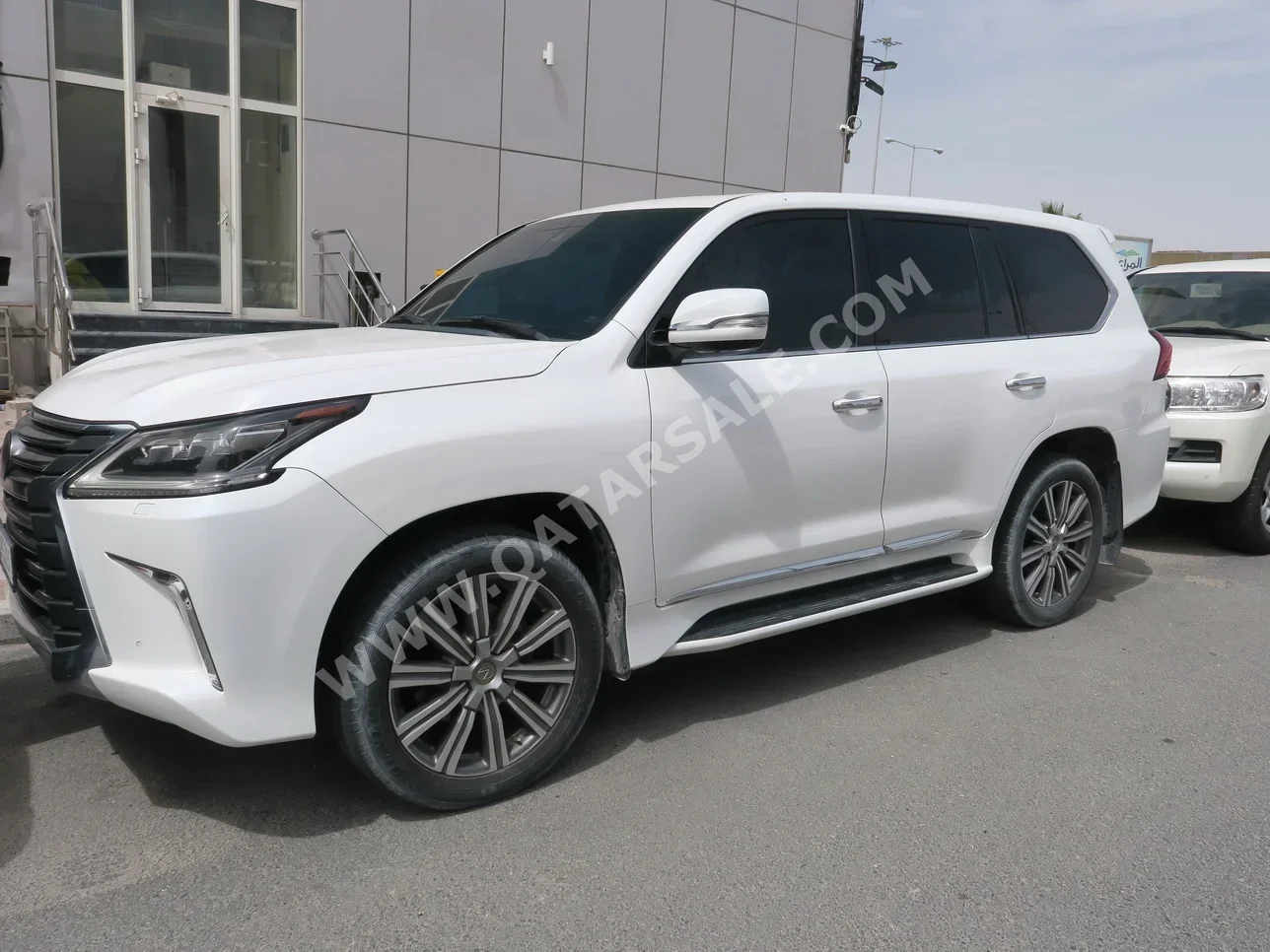 Lexus  LX  570  2016  Automatic  296,000 Km  8 Cylinder  Four Wheel Drive (4WD)  SUV  White