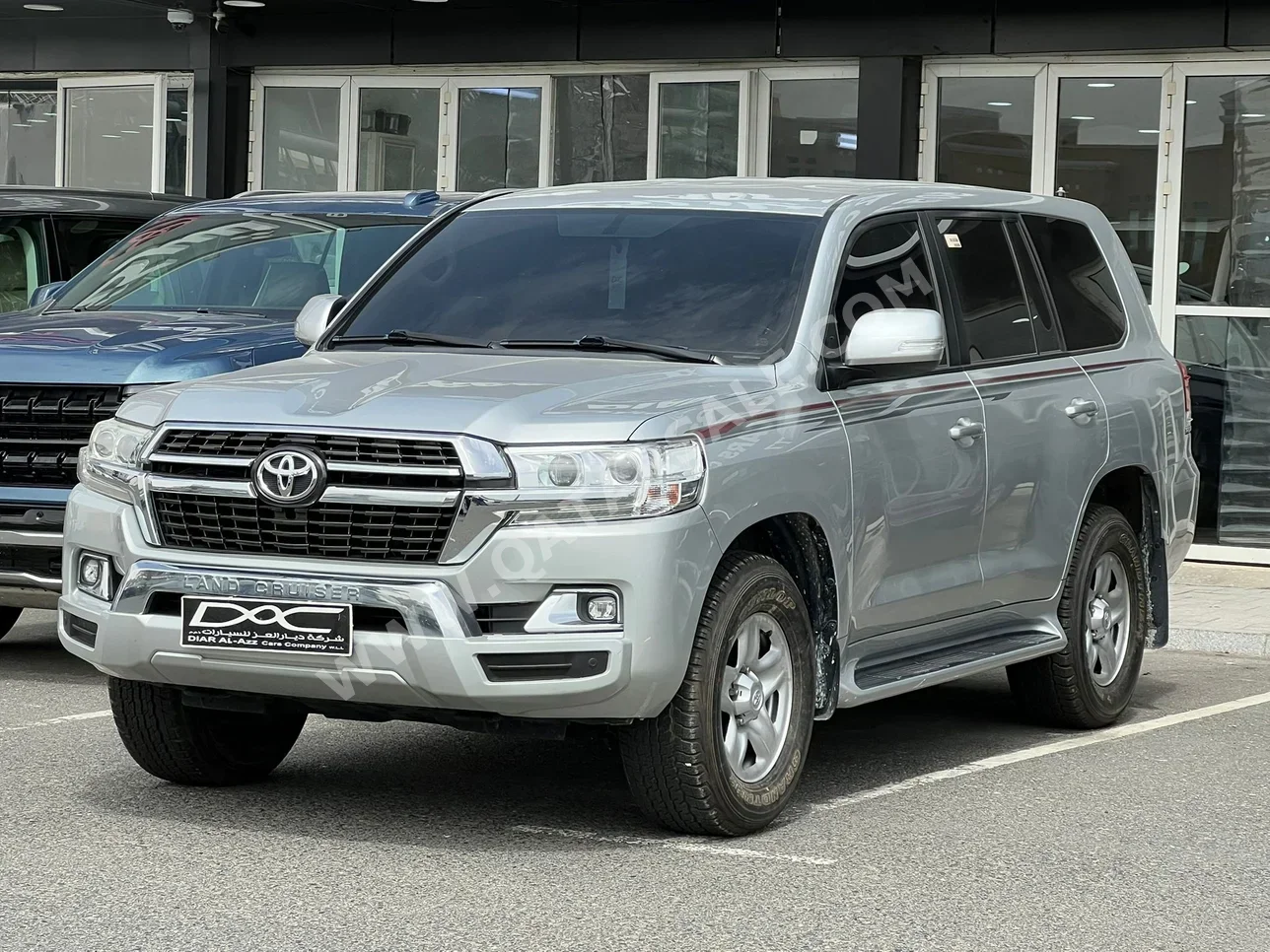 تويوتا  لاند كروزر  جي اكس ار  2019  اوتوماتيك  182,000 كم  6 سلندر  دفع رباعي  اس يو في  فضي