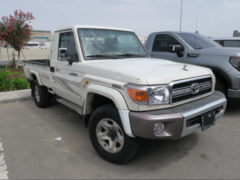 تويوتا  لاند كروزر  ال اكس  2012  عادي  214,000 كم  6 سلندر  دفع رباعي  بيكب  أبيض