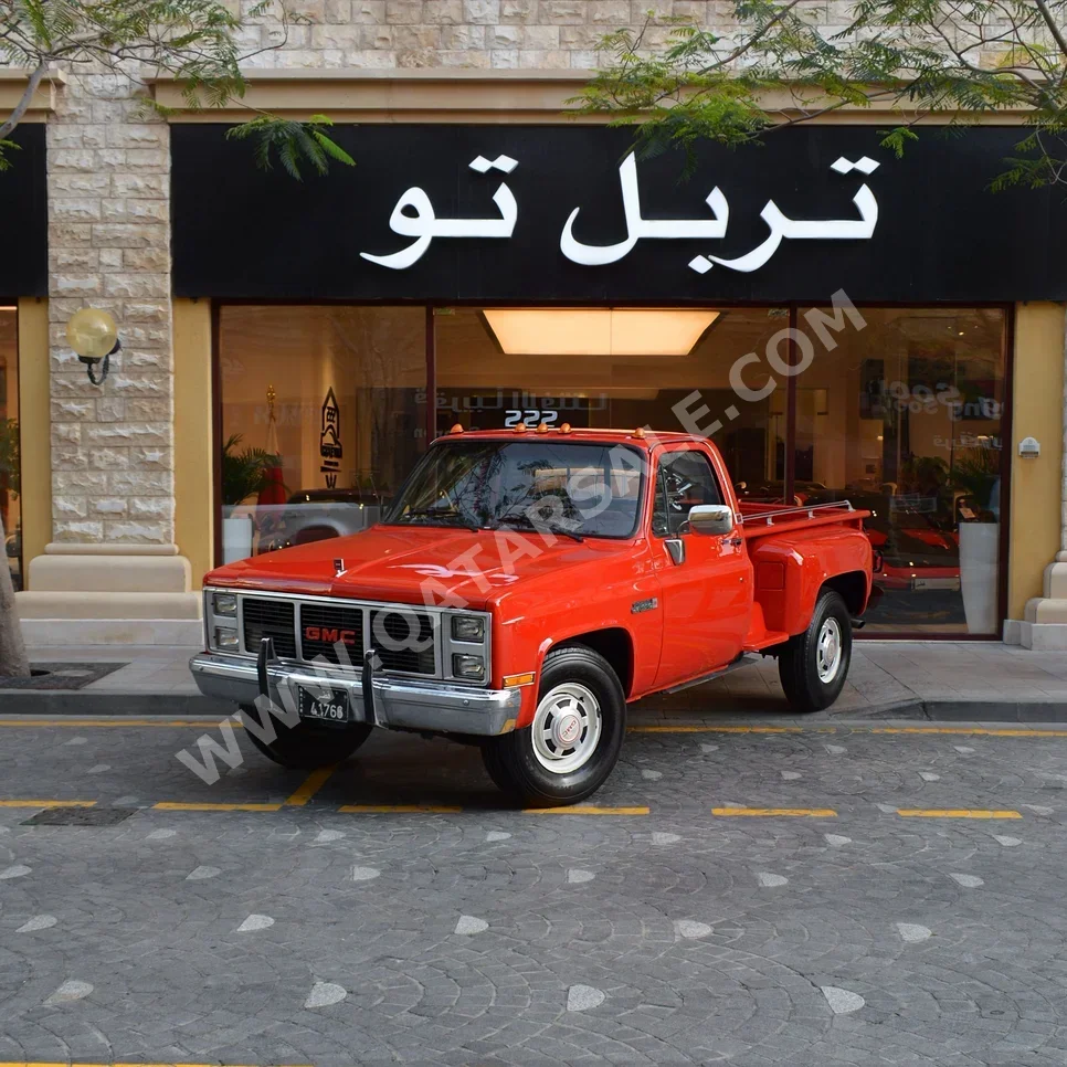 GMC  Sierra  1984  Manual  16,977 Km  8 Cylinder  Four Wheel Drive (4WD)  Classic  Red