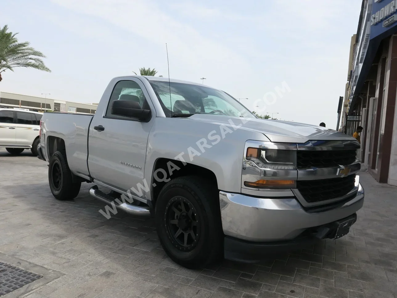 Chevrolet  Silverado  2018  Automatic  192,000 Km  8 Cylinder  Rear Wheel Drive (RWD)  Pick Up  Silver