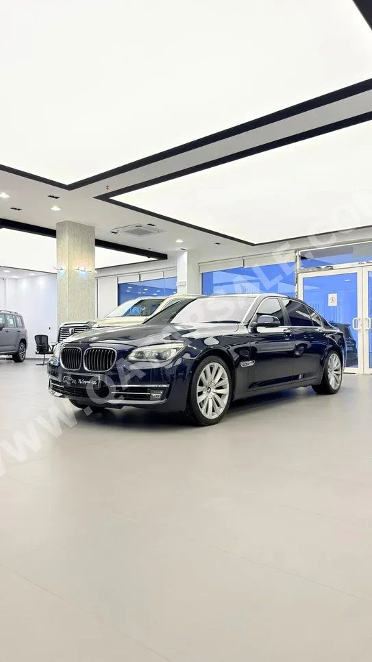 بي ام دبليو الفئة - السابعة 740 Li 2014 اوتوماتيك 130,000 كم 6 سلندر دفع خلفي سيدان أزرق غامق