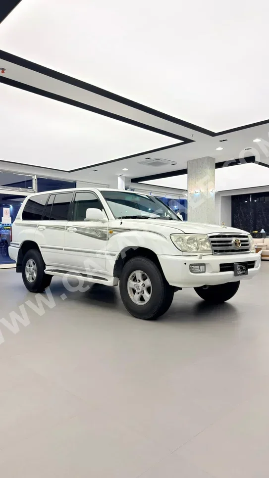 Toyota  Land Cruiser  VXR  2006  Automatic  67,000 Km  8 Cylinder  Four Wheel Drive (4WD)  SUV  White