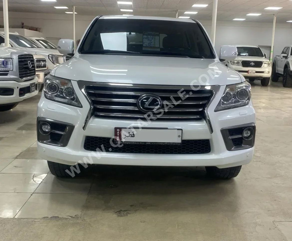 لكزس ال اكس 570 2015 اوتوماتيك 214,000 كم 8 سلندر دفع رباعي اس يو في أبيض