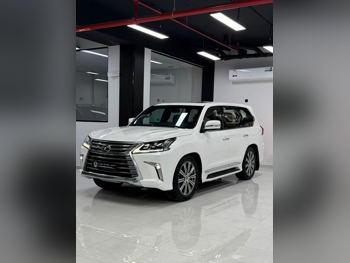 Lexus  LX  570  2017  Automatic  42,000 Km  8 Cylinder  Four Wheel Drive (4WD)  SUV  White