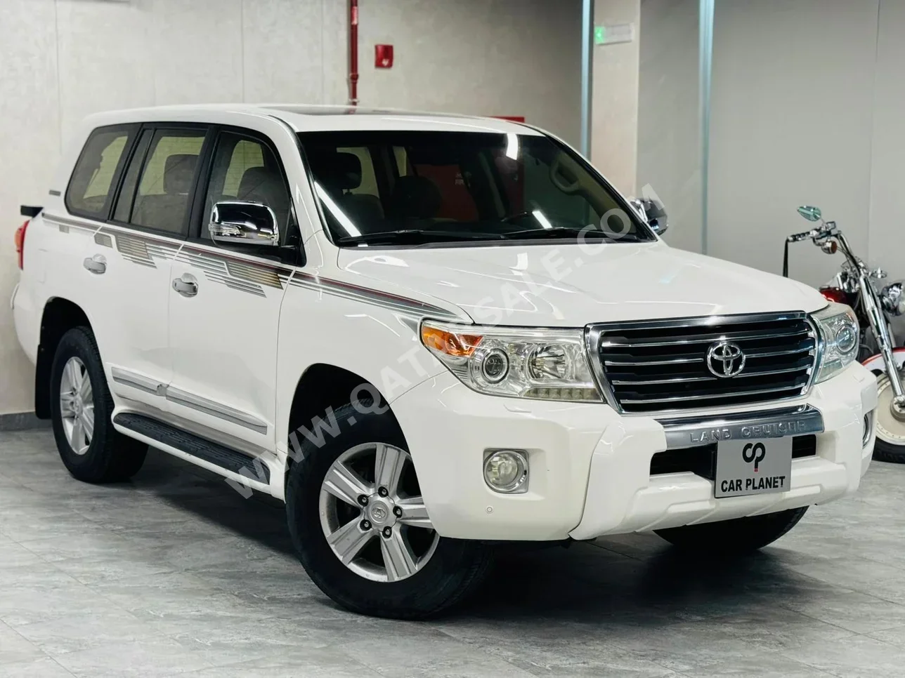 تويوتا  لاند كروزر  جي اكس ار  2013  اوتوماتيك  430,000 كم  6 سلندر  دفع رباعي  اس يو في  أبيض