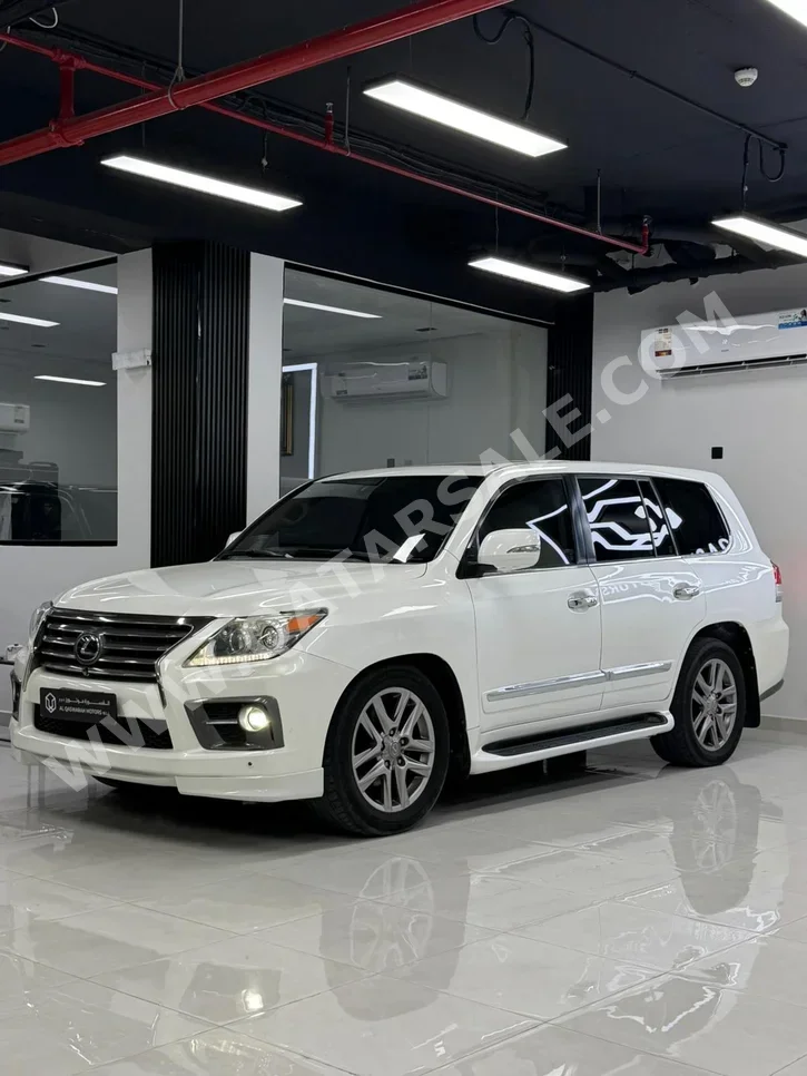 لكزس ال اكس 570 اس 2014 اوتوماتيك 400,000 كم 8 سلندر دفع رباعي اس يو في أبيض