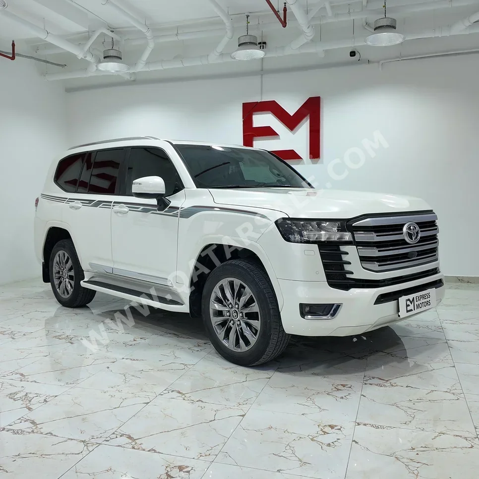 تويوتا لاند كروزر جي اكس ار توين توربو 2023 اوتوماتيك 95,000 كم 6 سلندر دفع رباعي اس يو في أبيض تحت الضمان