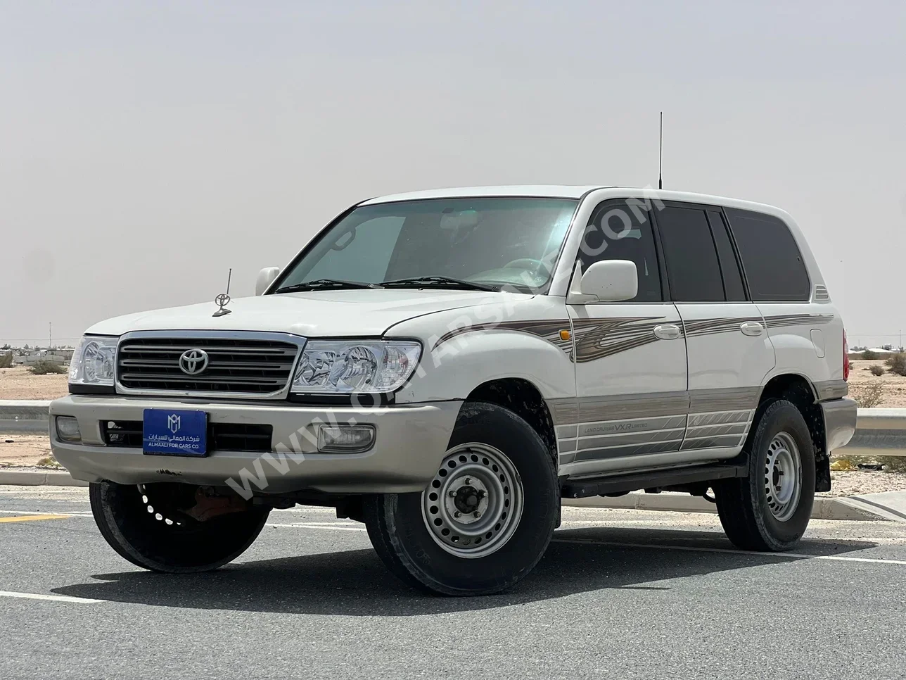 Toyota  Land Cruiser  VXR  2005  Automatic  300,000 Km  8 Cylinder  Four Wheel Drive (4WD)  SUV  White