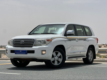 تويوتا  لاند كروزر  في اكس ار  2013  اوتوماتيك  251,000 كم  8 سلندر  دفع رباعي  اس يو في  أبيض