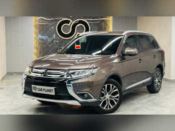 Mitsubishi  Outlander  2018  Automatic  90,000 Km  4 Cylinder  Four Wheel Drive (4WD)  SUV  Smokey silver