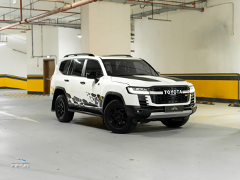 تويوتا  لاند كروزر  جي ار سبورت توين تيربو  2024  اوتوماتيك  33,000 كم  6 سلندر  دفع رباعي  اس يو في  أبيض