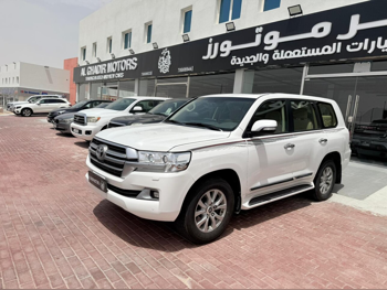 Toyota  Land Cruiser  GXR  2019  Automatic  277,000 Km  8 Cylinder  Four Wheel Drive (4WD)  SUV  White