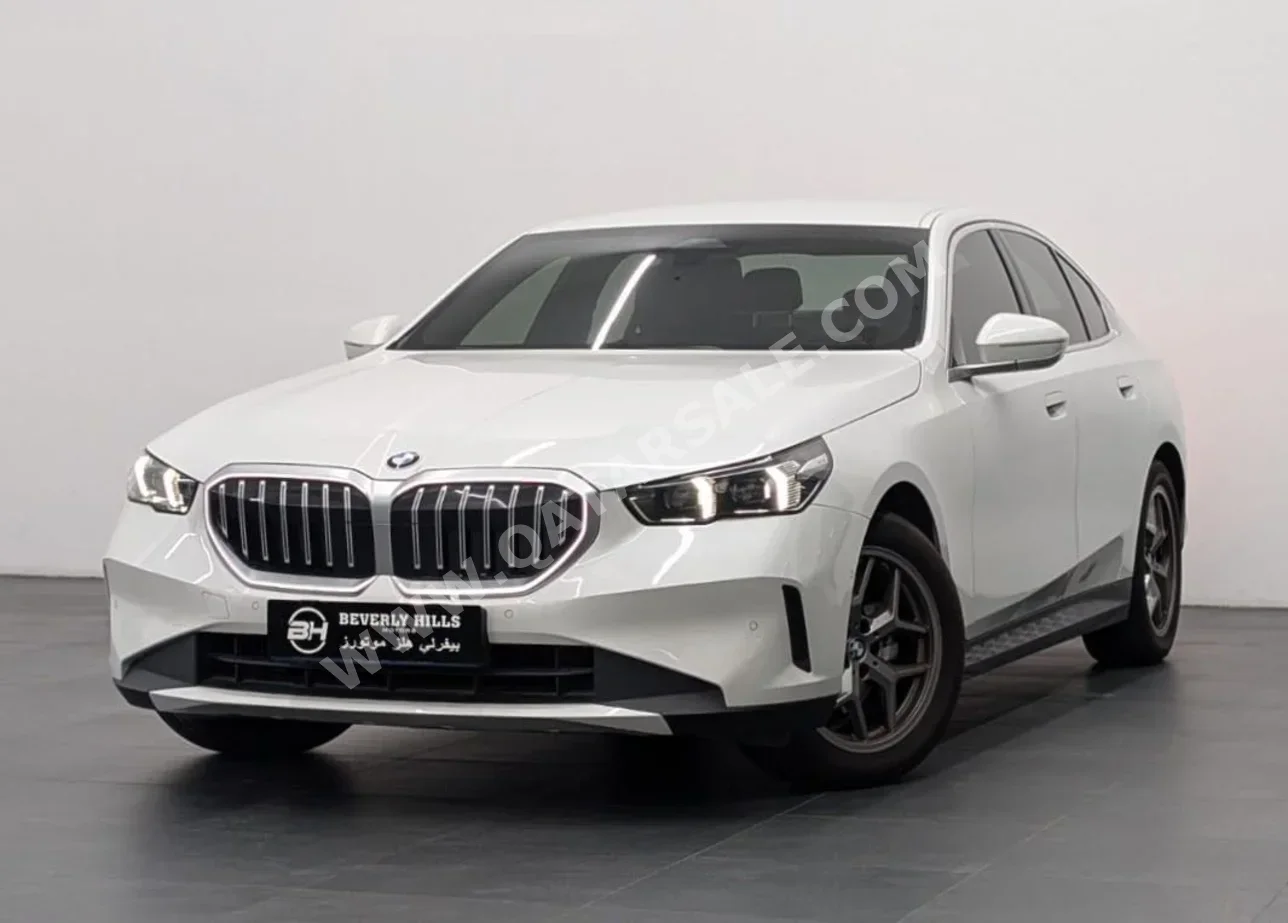 بي ام دبليو  الفئة - الخامسة  520i  2024  اوتوماتيك  31,150 كم  4 سلندر  دفع خلفي  سيدان  أبيض  تحت الضمان