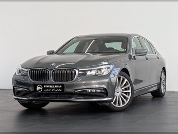 بي ام دبليو  الفئة - السابعة  730 Li  2018  اوتوماتيك  76,500 كم  4 سلندر  دفع خلفي  سيدان  رمادي