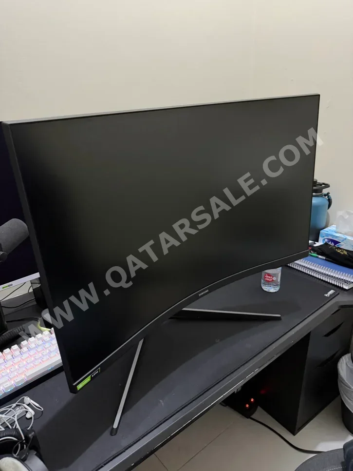 Monitors Samsung /  32 Inch  Black  HDMI  Curved Screen