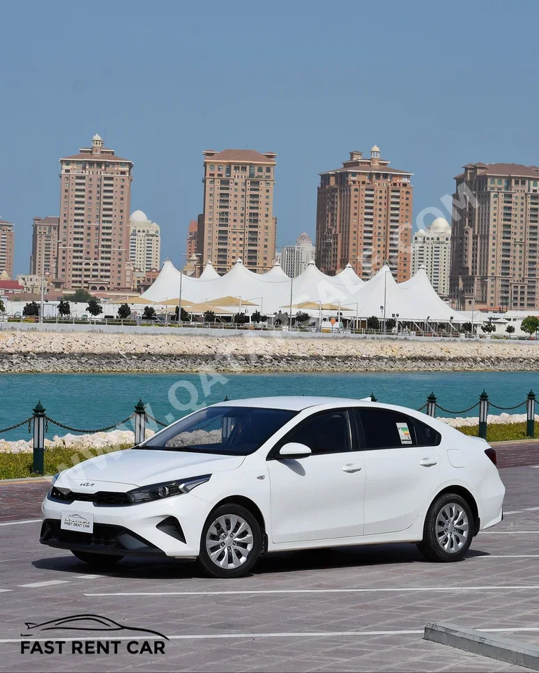 كيا  سيراتو  4 سلندر  سيدان  أبيض  2024