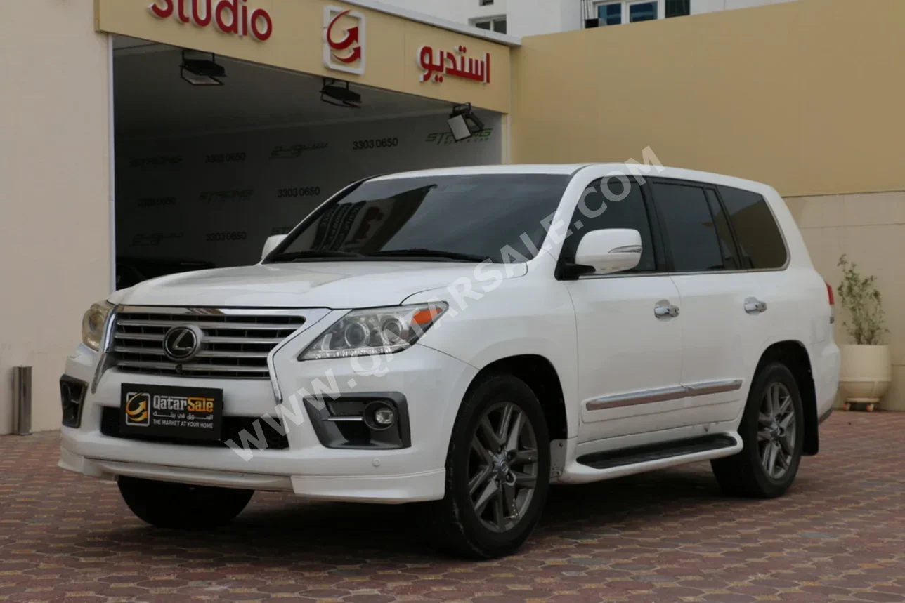 لكزس ال اكس 570 2013 اوتوماتيك 394,000 كم 8 سلندر دفع رباعي اس يو في أبيض