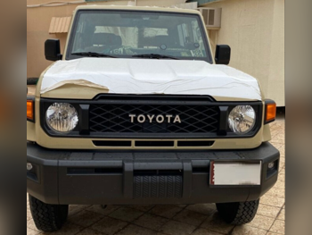 تويوتا  لاند كروزر  هارد توب  2024  عادي  8,000 كم  6 سلندر  دفع رباعي  اس يو في  بيج  تحت الضمان