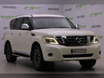نيسان باترول بلاتنيوم 2014 اوتوماتيك 250,000 كم 8 سلندر دفع رباعي اس يو في أبيض