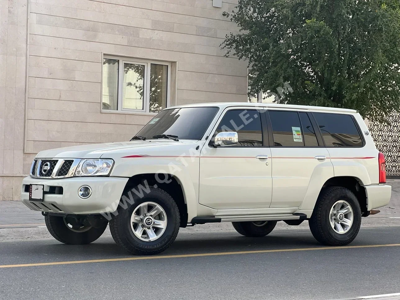 نيسان  باترول  سفاري الاسطورة  2024  عادي  18,000 كم  6 سلندر  دفع رباعي  اس يو في  أبيض  تحت الضمان