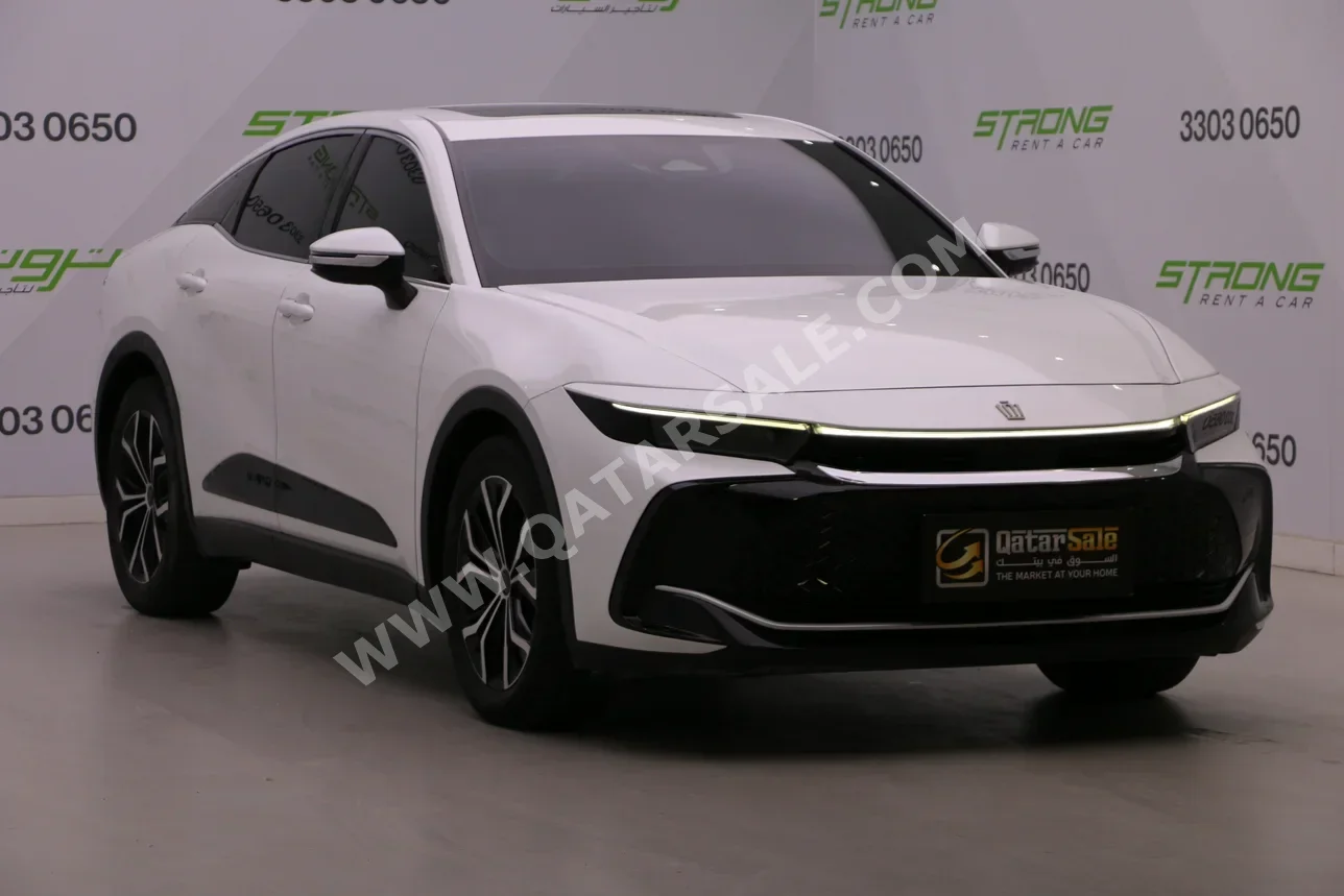 Toyota  Crown  2023  Automatic  35,000 Km  4 Cylinder  Front Wheel Drive (FWD)  Sedan  White  With Warranty