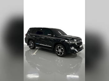 تويوتا  لاند كروزر  جي اكس ار  2021  اوتوماتيك  63,000 كم  8 سلندر  دفع رباعي  اس يو في  أسود