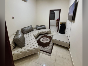 الأرائك والكنب والكراسي هوم سينتر شكل L - جلد صناعي - اللون البيج