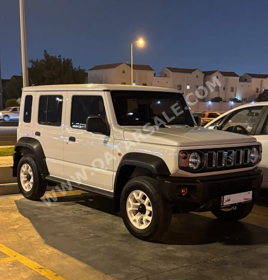 سوزوكي  جمني  جي ال  2024  عادي  10,050 كم  4 سلندر  دفع رباعي  اس يو في  أبيض  تحت الضمان