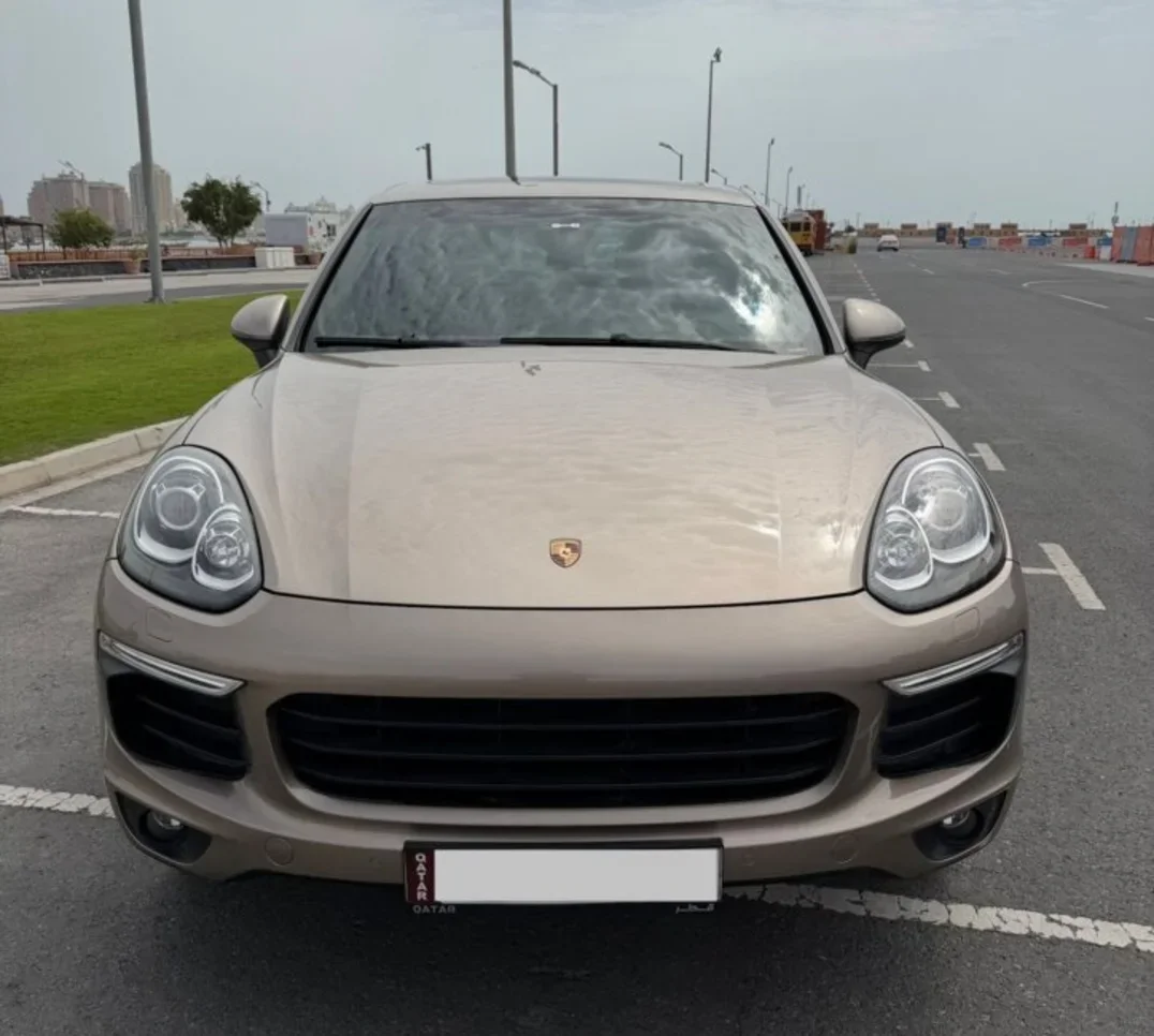 Porsche Cayenne 2016 Automatic 149,000 Km 6 Cylinder Four Wheel Drive (4WD) SUV Gold