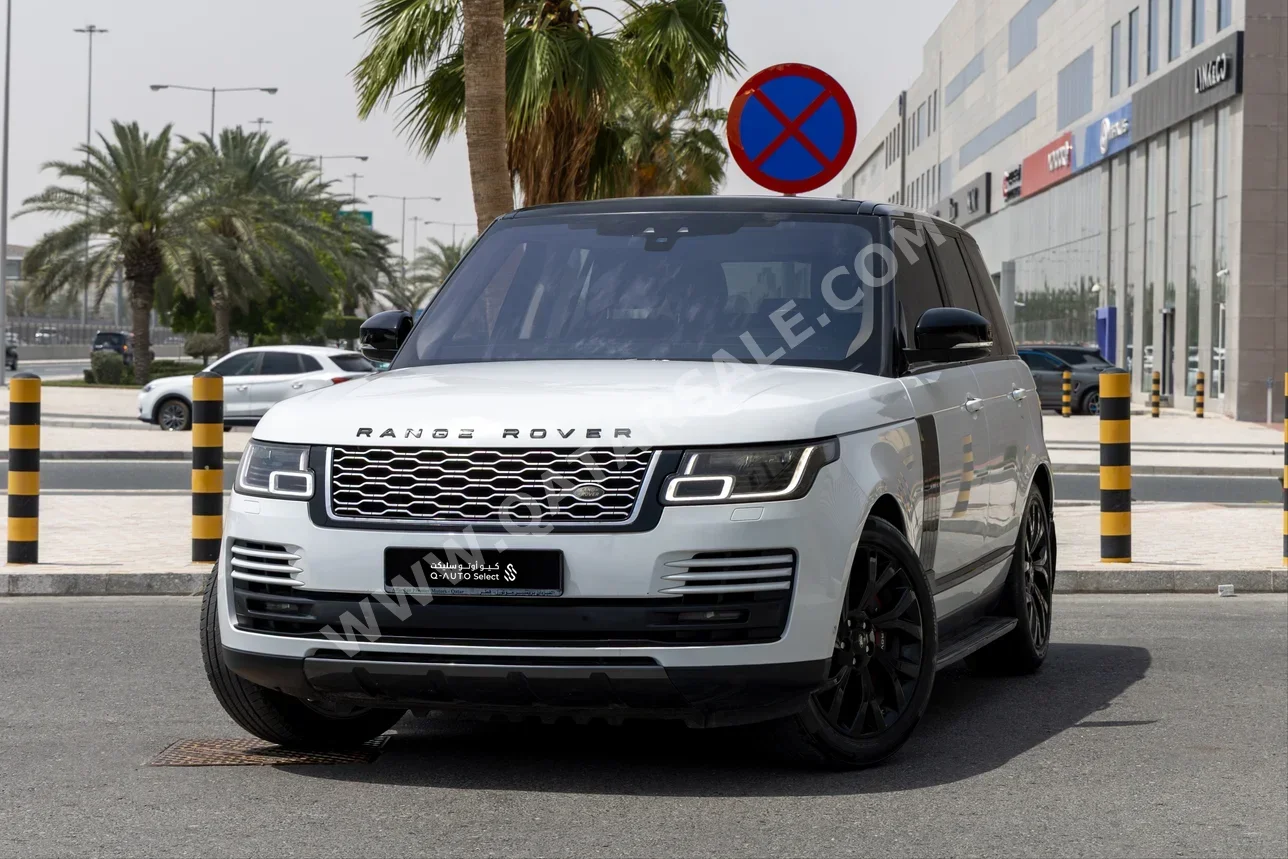 لاند روفر  رنج روفر  فوج اس اي سوبر تشارجر  2019  اوتوماتيك  93,000 كم  8 سلندر  دفع رباعي  اس يو في  أبيض و أسود