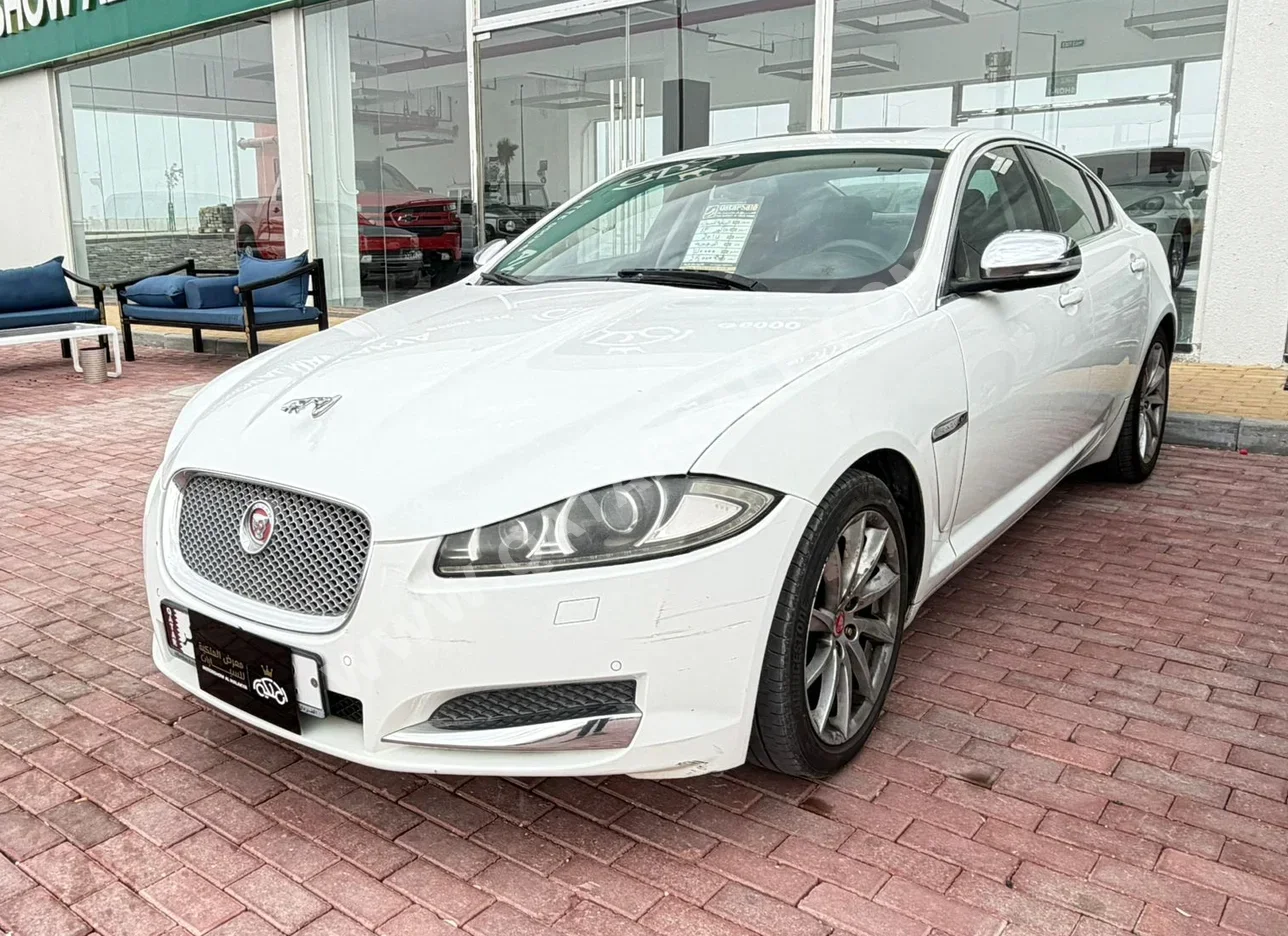جاكوار  اكس اف  2014  اوتوماتيك  142,000 كم  4 سلندر  دفع خلفي  سيدان  أبيض