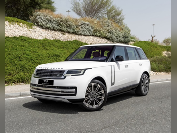 لاند روفر  رنج روفر  فوج اوتوبايوغرافي  2022  اوتوماتيك  78,000 كم  8 سلندر  دفع رباعي  اس يو في  أبيض