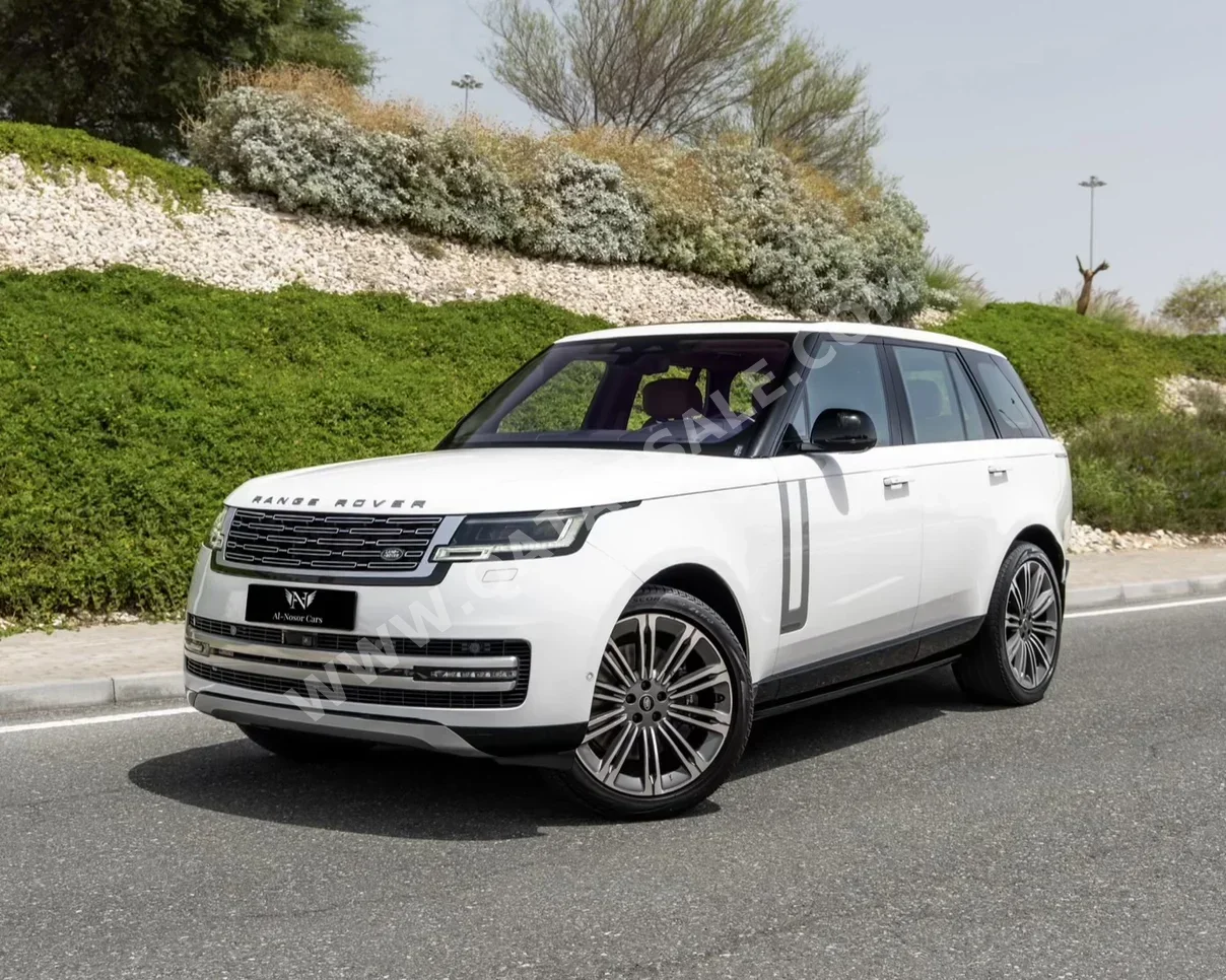 لاند روفر  رنج روفر  فوج اوتوبايوغرافي  2022  اوتوماتيك  78,000 كم  8 سلندر  دفع رباعي  اس يو في  أبيض