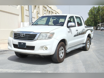 تويوتا  هاي لوكس  2013  اوتوماتيك  592,000 كم  4 سلندر  دفع رباعي  بيكب  أبيض