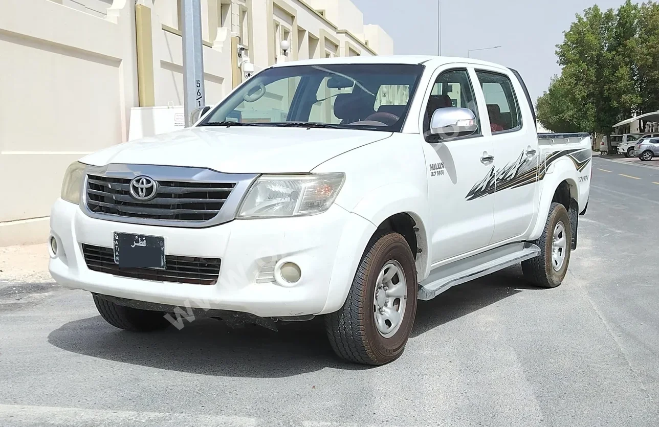 تويوتا  هاي لوكس  2013  اوتوماتيك  592,000 كم  4 سلندر  دفع رباعي  بيكب  أبيض