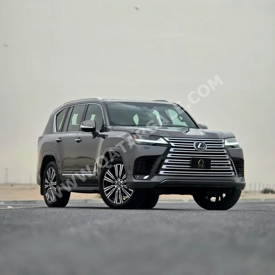 لكزس  ال اكس  600 لكجري  2025  اوتوماتيك  3,000 كم  6 سلندر  دفع رباعي  اس يو في  رمادي  تحت الضمان